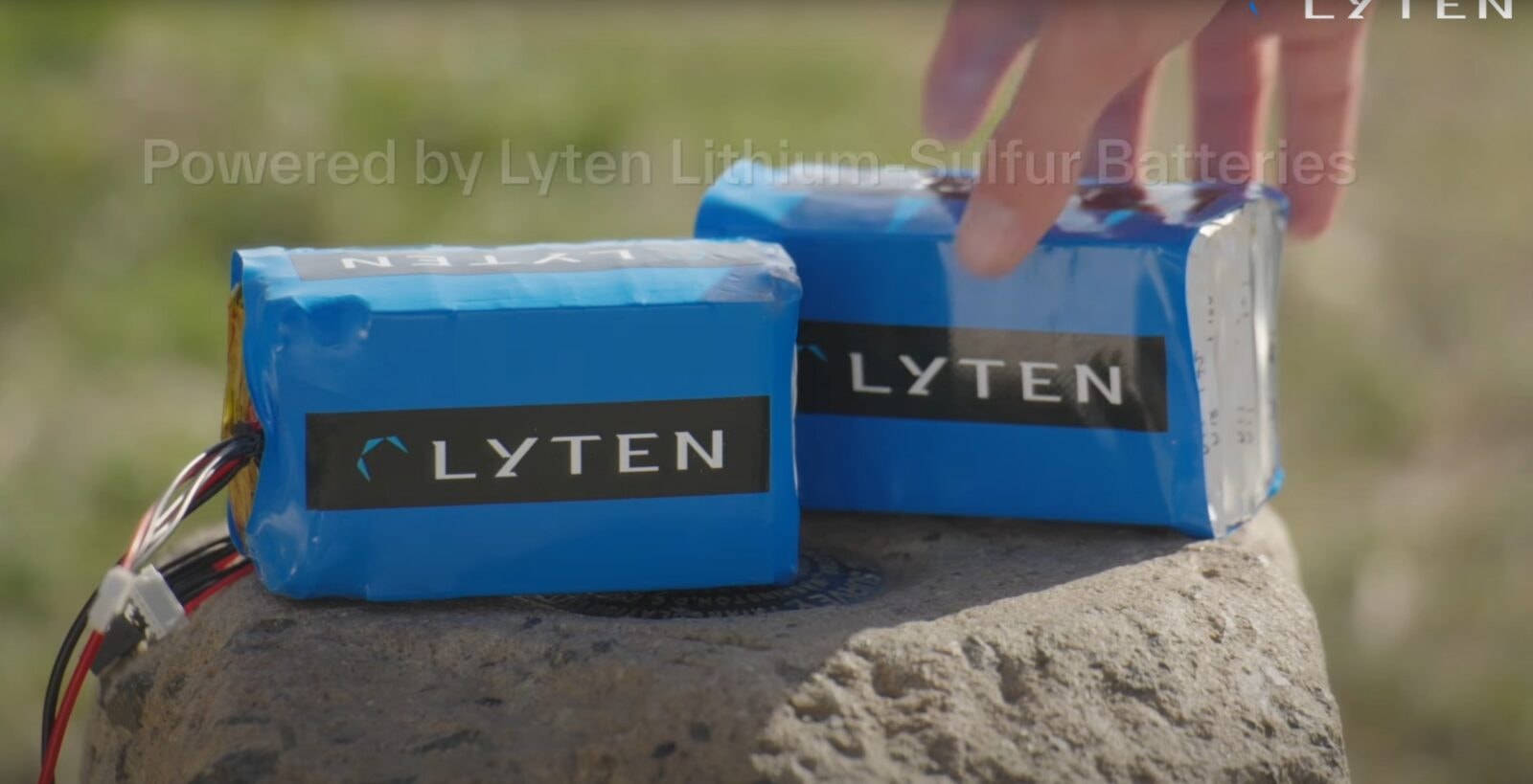 Drony latające ponad 3 godziny bez przerwy. Przełomowy akumulator powstał bez chińskich surowców