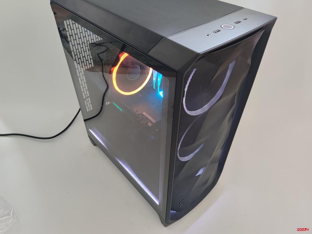 Test obudowy Fractal Design Meshify 3 Ambience Pro RGB Black TG Light Tint