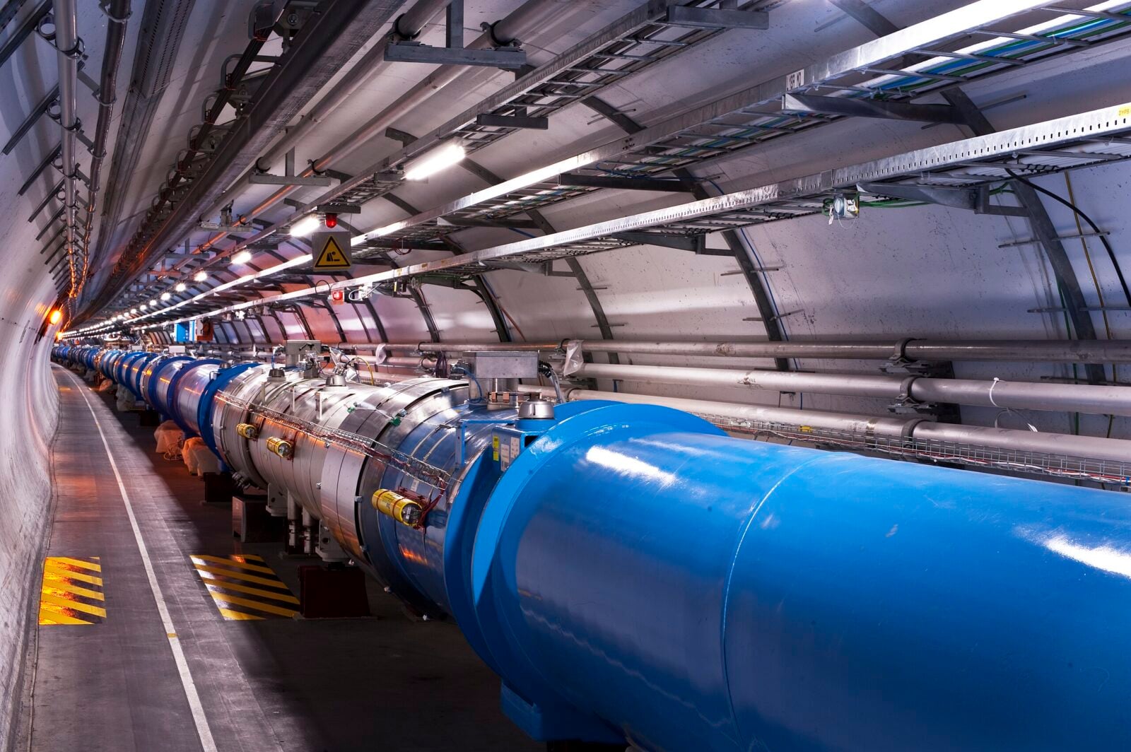 Nowa fizyka czai się w CERN? Wielki Zderzacz Hadronów otwiera nam oczy na niewidoczny świat