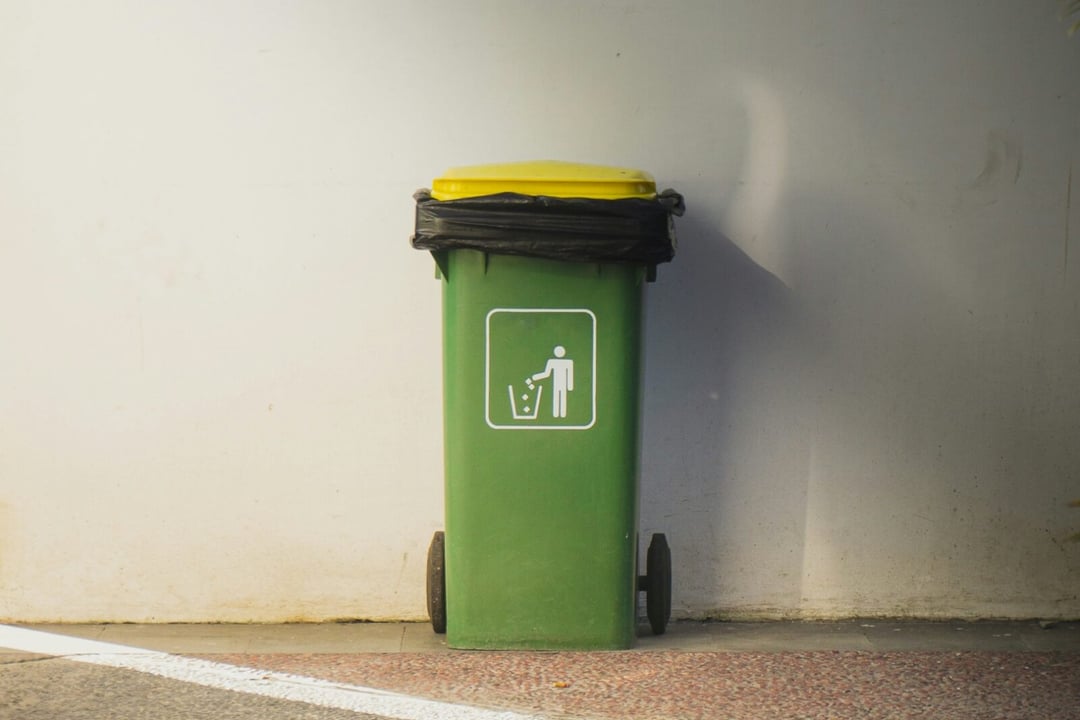 Jeden produkt na liście zakupów mniej. Niektóre gminy rezygnują z worków na śmieci