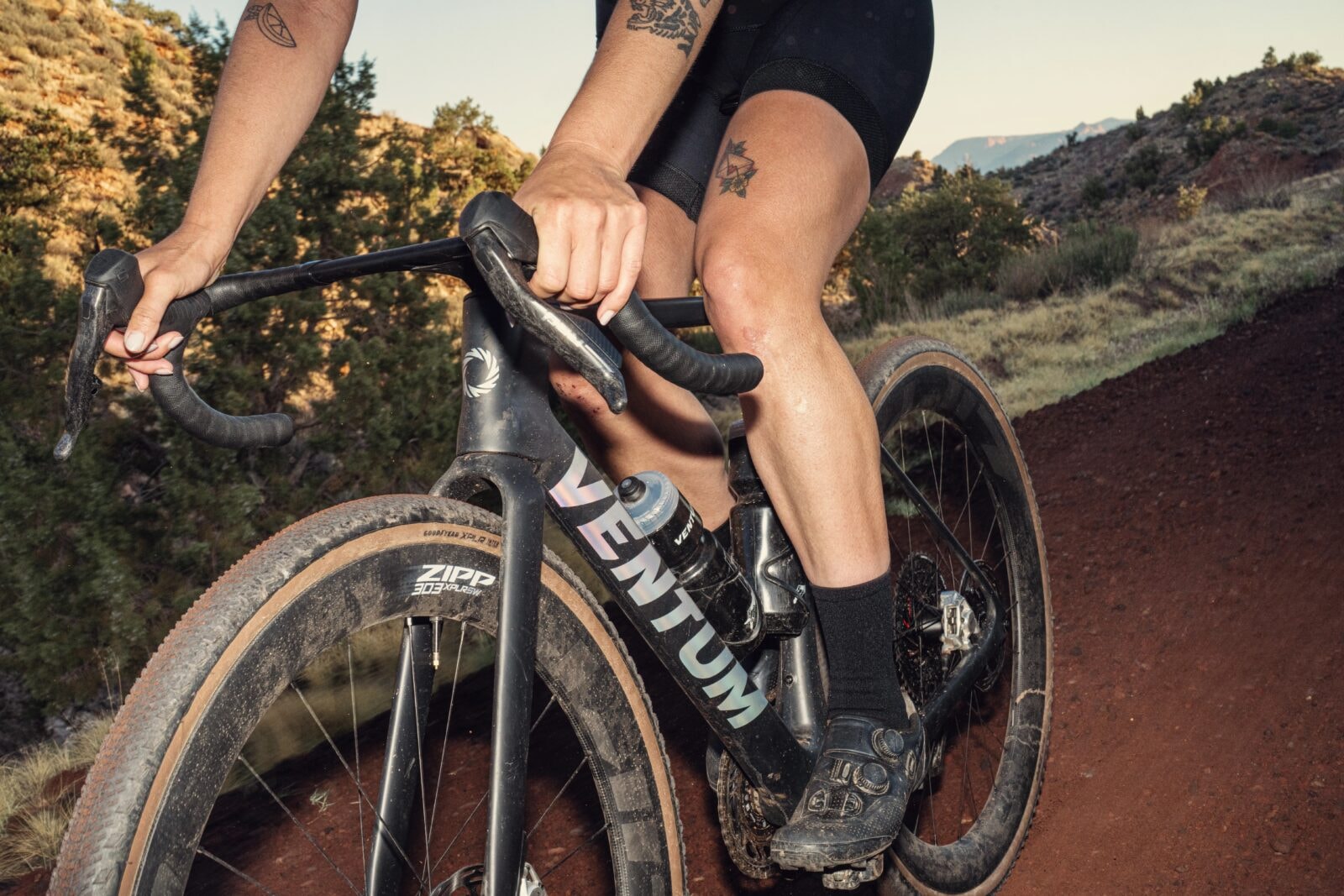 Lżejszy, szybszy i bardziej wszechstronny. Oto nowy król szutrowych tras