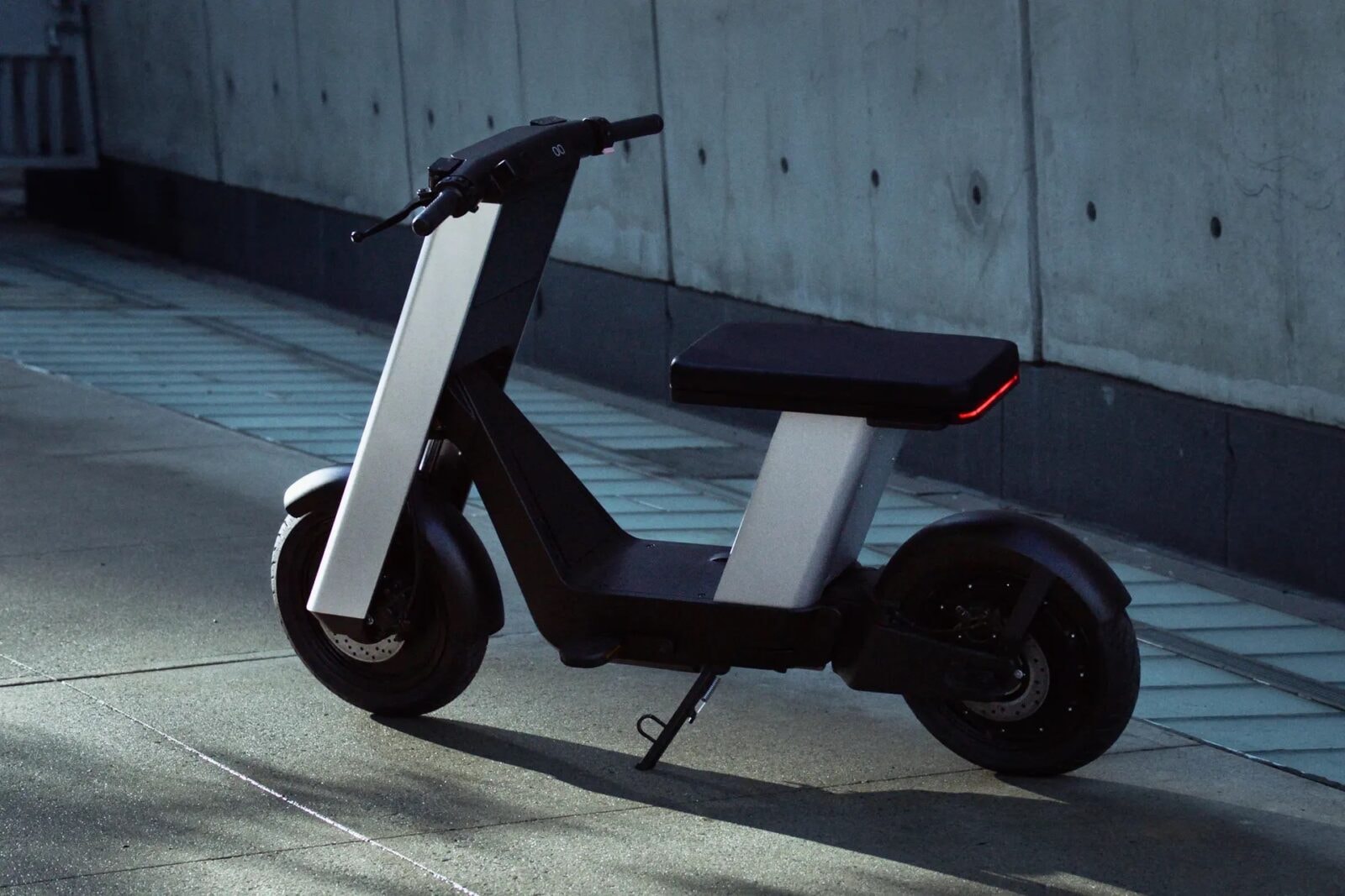 Miejski rower z silnikiem 750W i biegiem wstecznym. Olto od Infinite Machine to awangarda na dwóch kołach