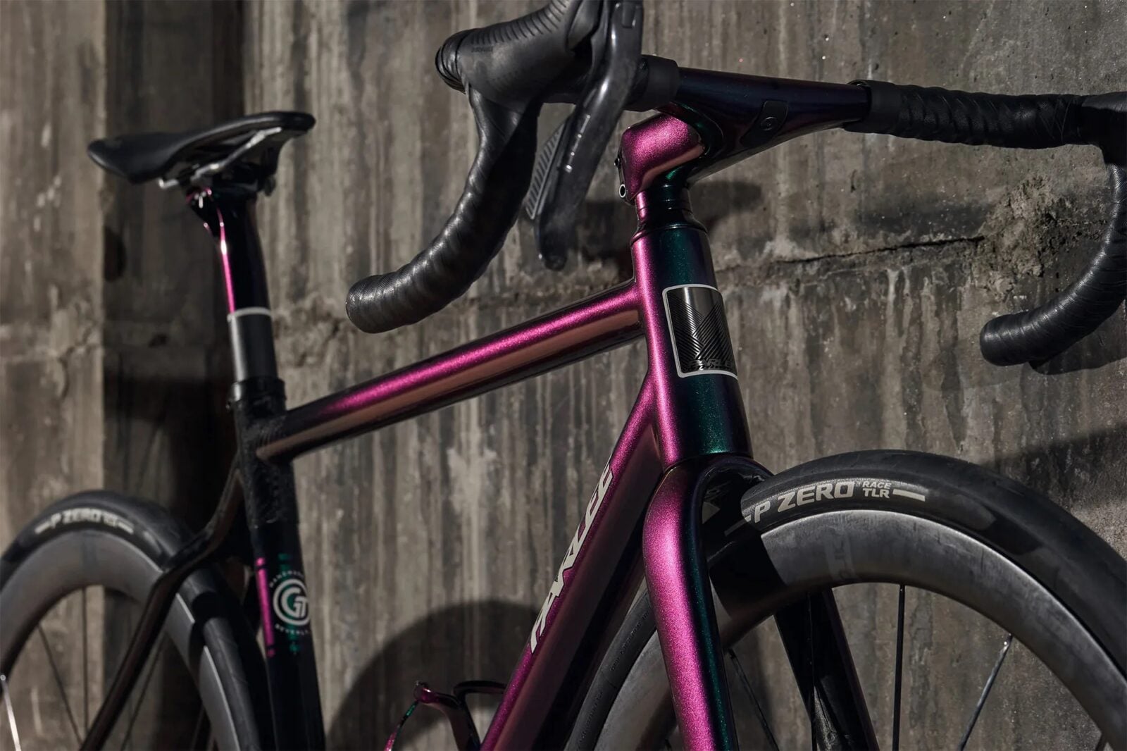Rower szosowy z prześwitem na 40 mm opony. Parlee Z-Zero GT nie boi się zjechać z asfaltu