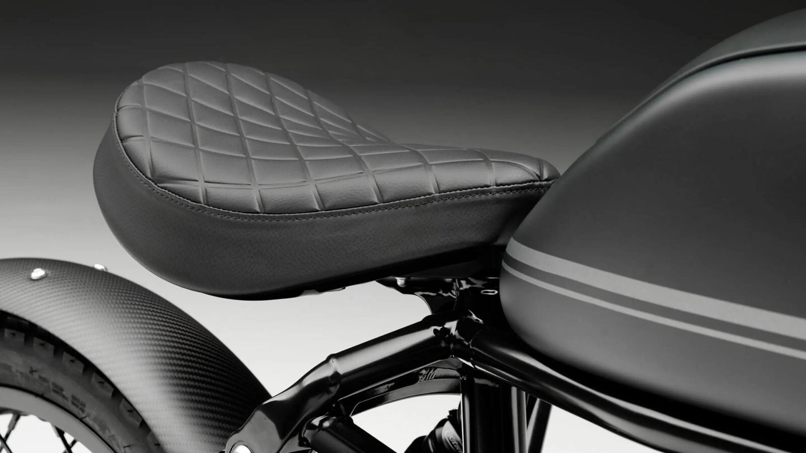 Tylko 300 sztuk na cały świat. Maeving RM1S Blackout to elektryczny café racer dla prawdziwych koneserów