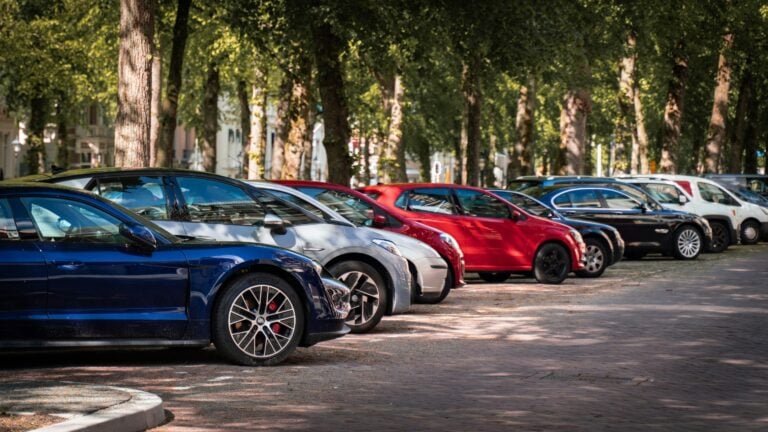 Inżynierowie znaleźli nowy sposób na to, by autonomiczne elektryki przestały „pływać” na zakrętach