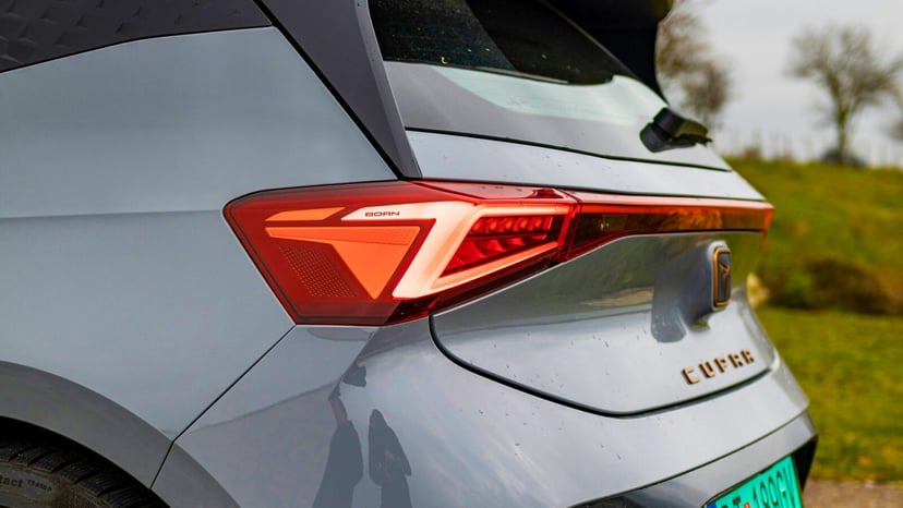 Zielony pas świetlny z przodu auta to nie science fiction. Naukowcy udowodnili, że może zapobiec tysiącom wypadków