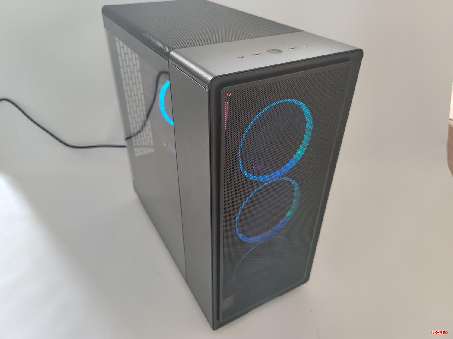 Test obudowy Fractal Design Epoch Black TG RGB Light Tint