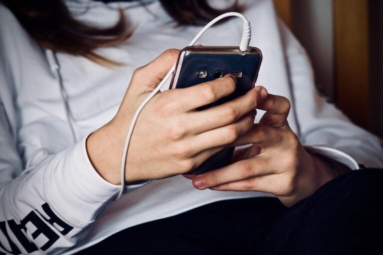 Chatboty AI nie tylko do nauki. Dzieci nawiązują z nimi relacje emocjonalne