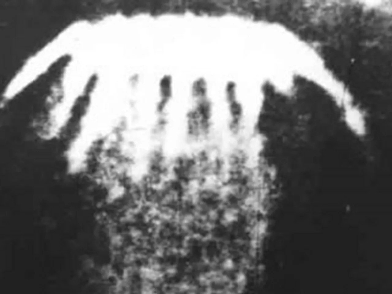 Niewyjaśniona anomalia na niebie z 1977 roku, którą widziały setki świadków. Władze ZSRR przyznały się do niewiedzy