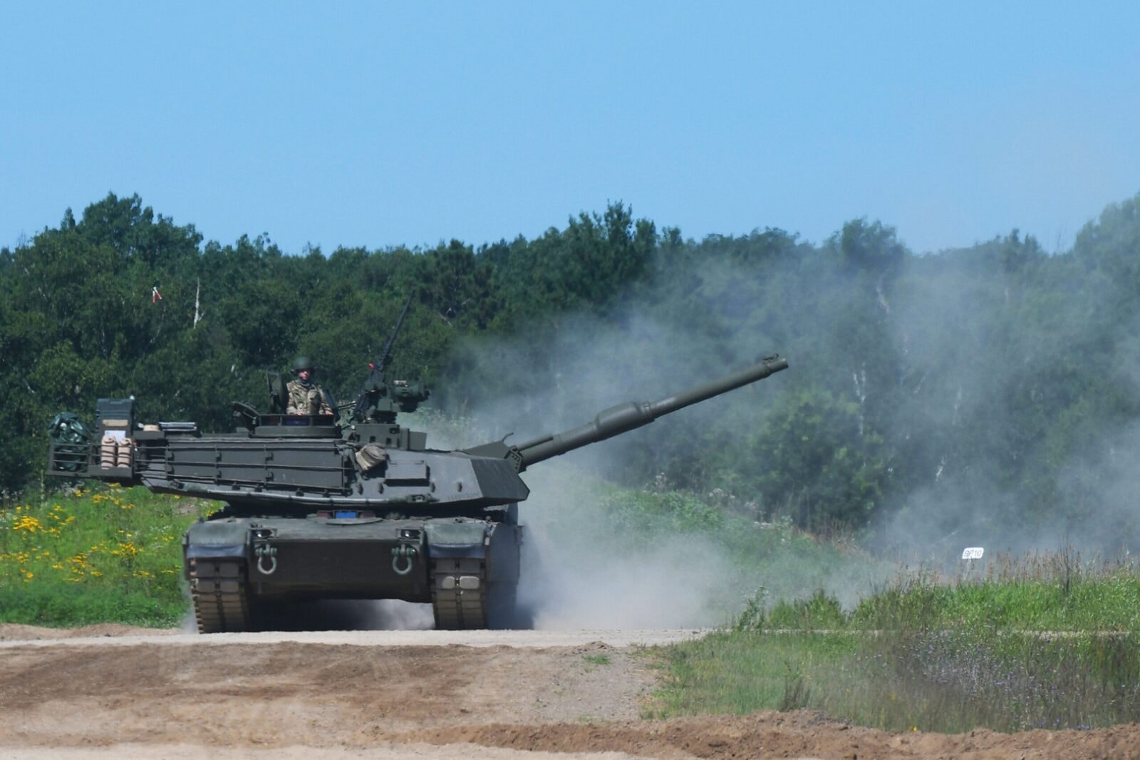 Nowy Abrams w rękach czołgistów Armii USA. To właśnie te czołgi kupiła Polska