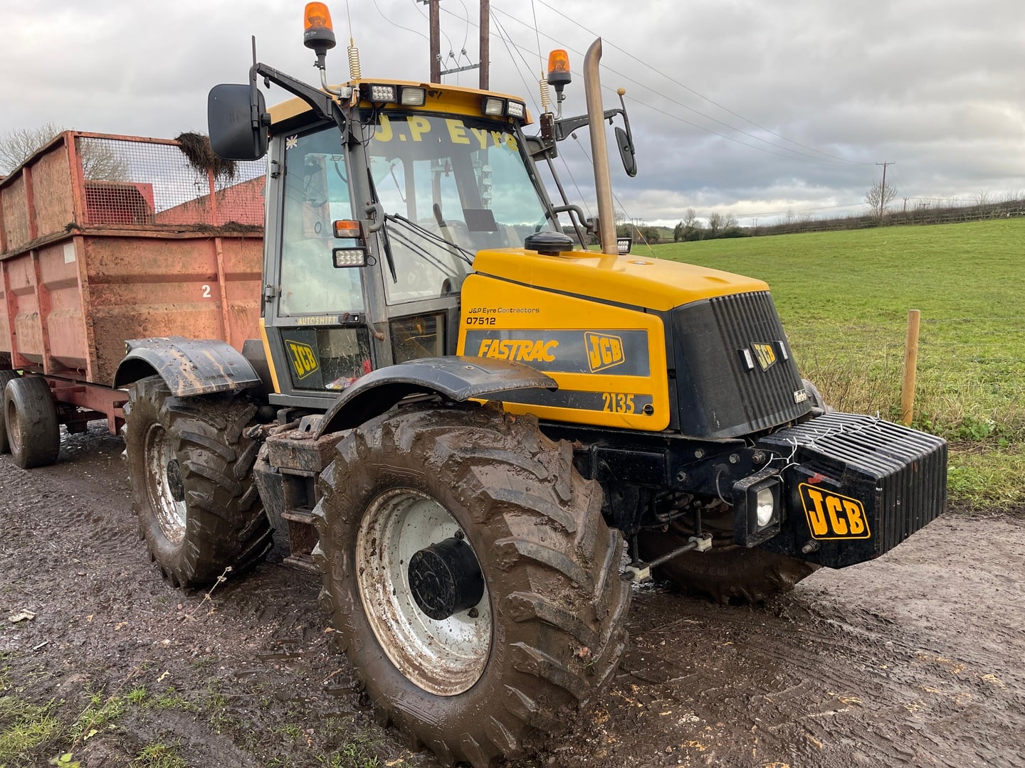 Najszybszy traktor świata pokonał supersamochody. JCB Fastrac Two przeszedł do historii