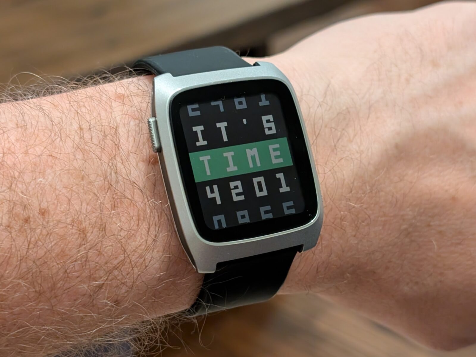 Pebble wraca do gry z nowym zegarkiem w stylu retro