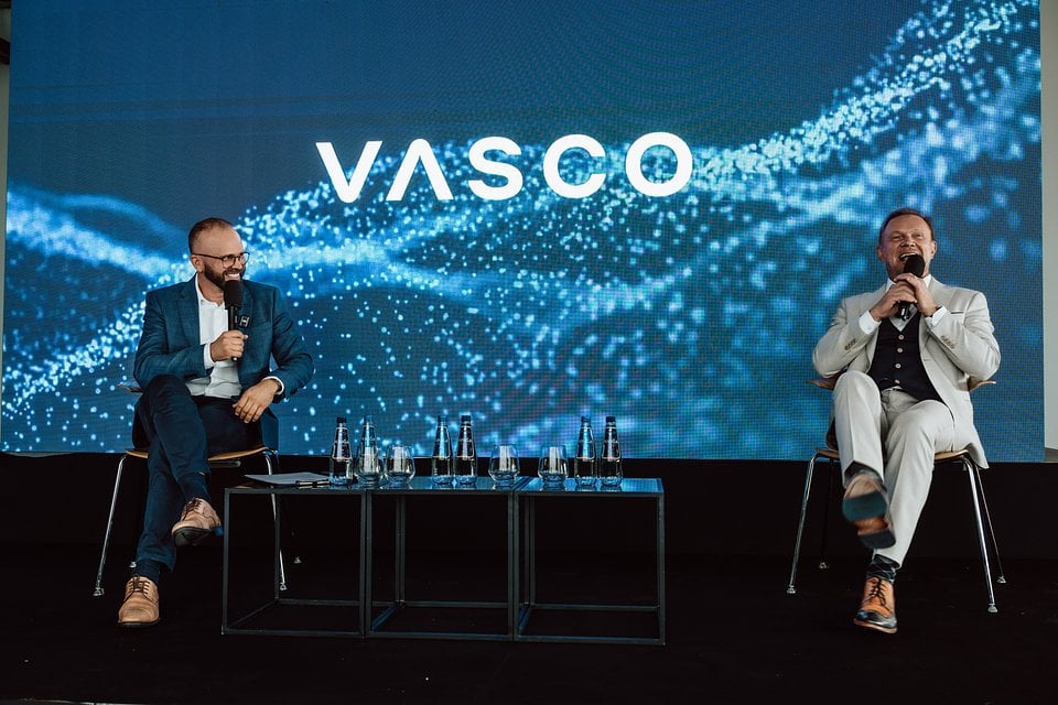 Polski tłumacz elektroniczny podbija świat. Vasco Q1 klonuje Twój głos i tłumaczy rozmowy telefoniczne