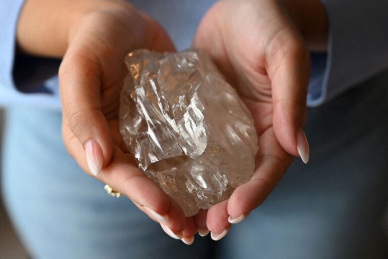 Niezwykłe odkrycie w kopalni Karowe elektryzuje świat. Drugi największy diament w historii o wadze 2488 karatów
