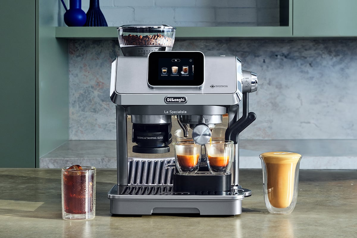 Ekspres De'Longhi La Specialista Touch w kuchni - tytułowa