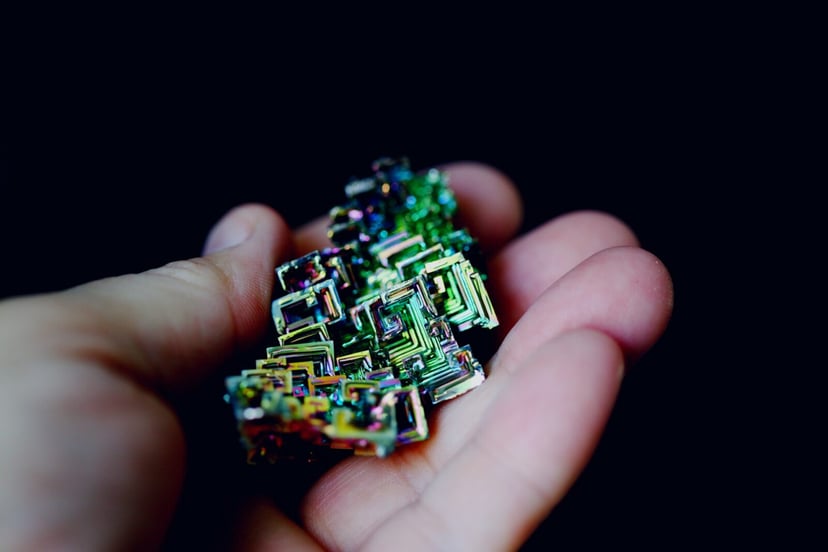 Bizmut pod ciśnieniem zmienia się w metal. Wreszcie poznaliśmy mechanizm tej transformacji