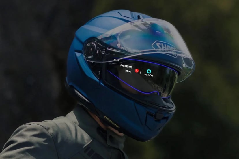 Kask Shoei GT-Air 3 Smart to spełnienie marzeń motocyklistów, którzy grali w “Cyberpunka”