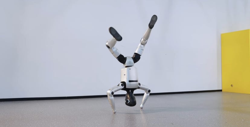 MagicBot Z1 to prawdziwy akrobata. Zrobi salto w tył i jeszcze ucieknie przed strzałami