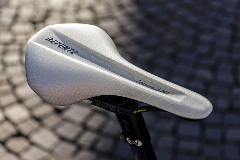 142 mm szerokości i cena, która boli portfel. To siodło można naprawić zamiast wyrzucić po drobnym uszkodzeniu