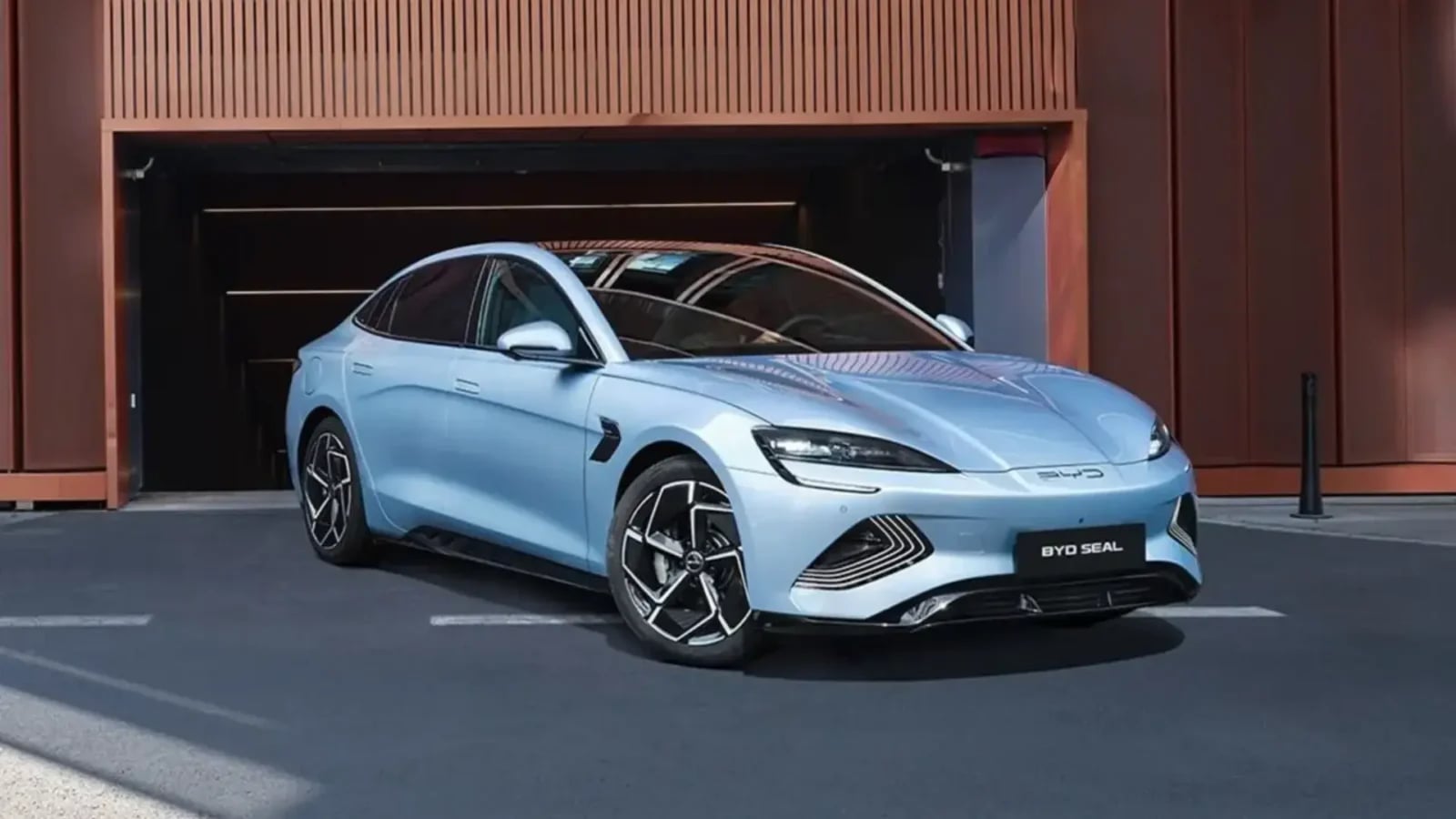 BYD wymyśliło silnik, który zmienia swoją moc w trakcie jazdy. Chińczycy właśnie zgłosili cztery patenty na technologię przyszłości