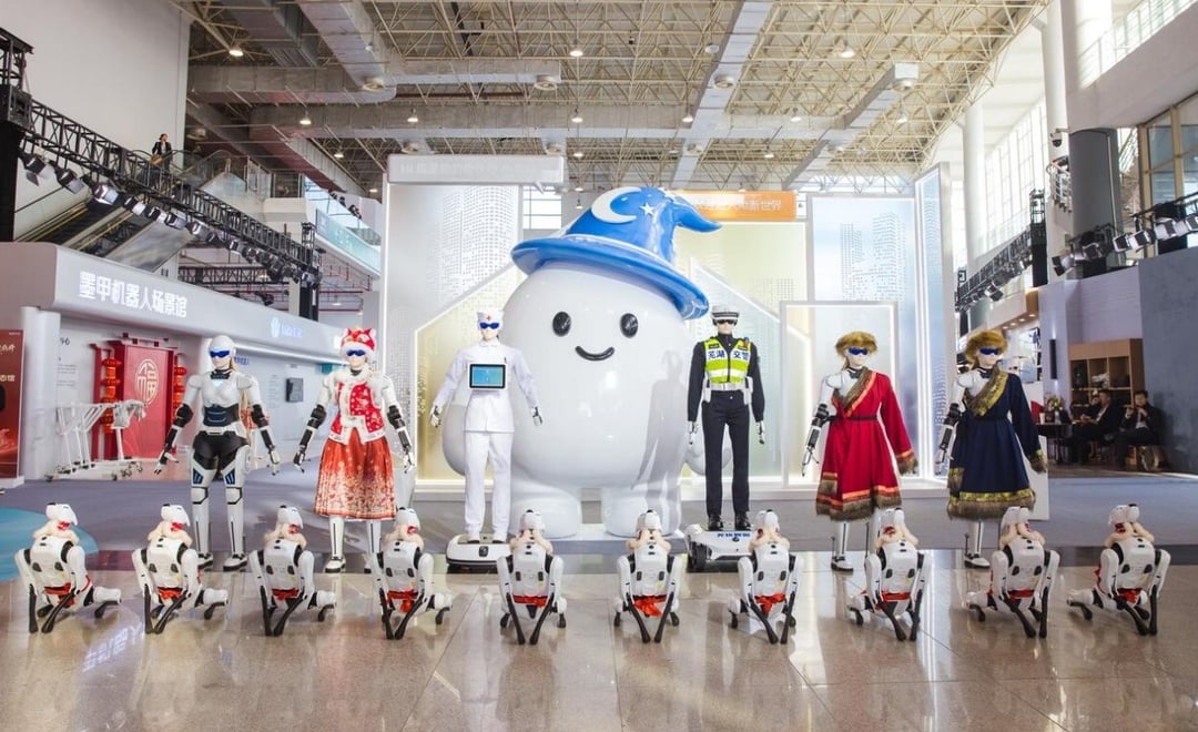 Rodzina robotów od Chery. AiMOGA rusza do pracy w policji i opiece zdrowotnej