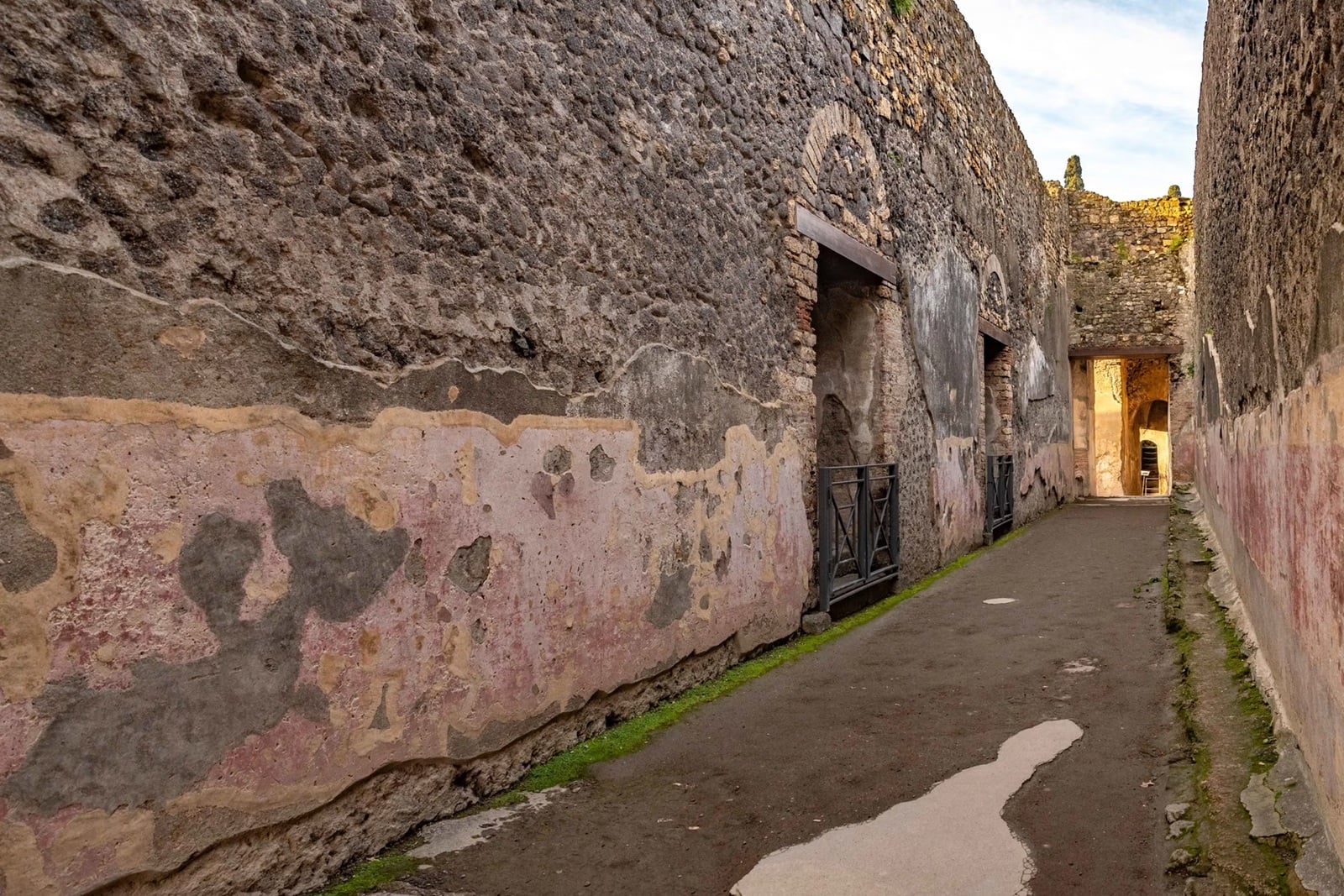 Dziesiątki nieznanych graffiti w Pompejach. Nowatorska technologia ukazała codzienność sprzed tysięcy lat