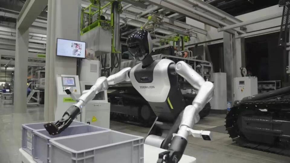 Chiński gigant przemysłowy stawia na AI i roboty humanoidalne. Inteligentne fabryki będą produkować nowe maszyny w kilka minut