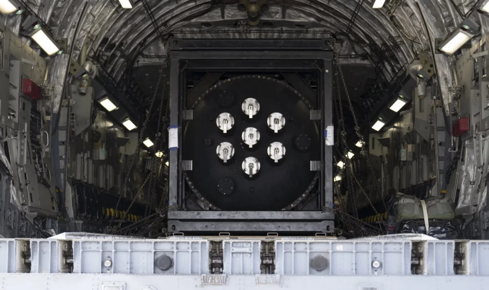 W ciszy hangarów zaczęła się operacja, która może zmienić przyszłość baz wojskowych