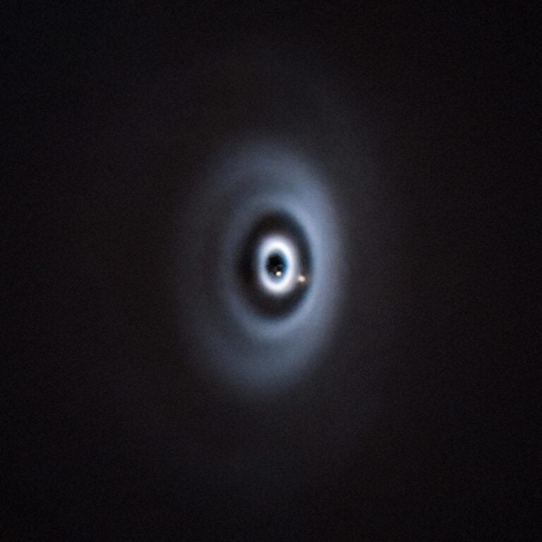 Dwie planety rosną na oczach astronomów. Tak może wyglądać dzieciństwo układu podobnego do naszego