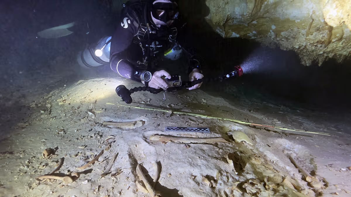 Prehistoryczny szkielet spoczywał w podwodnej jaskini. Meksykanie mówią o dawnym rytuale