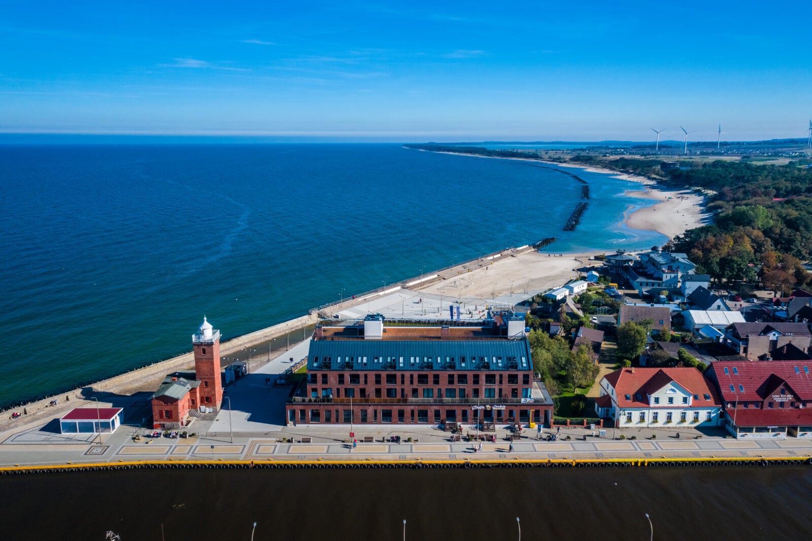 Plaża, port, spacery i hotel tuż przy morzu. Darłówko ma prosty przepis na udany urlop
