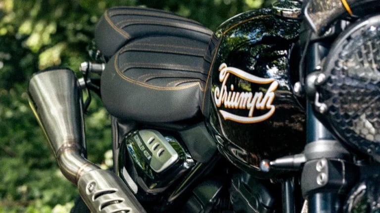 Brytyjczycy odchudzili Triumpha i pokazali, po co lekkim motocyklom charakter