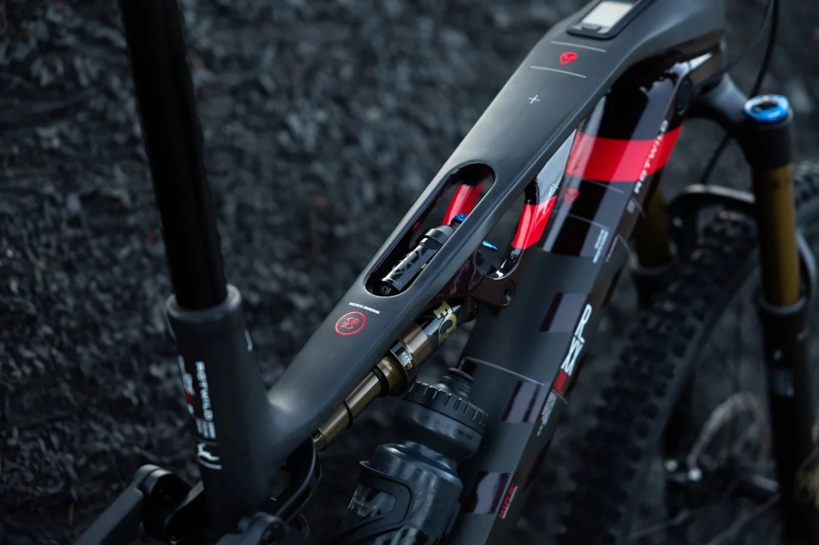 E-bike, który waży tylko 20 kg, ale jego silnik nie zna umiaru