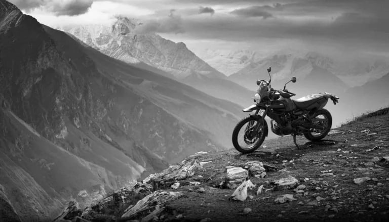 Wysoko, daleko i trochę poza komfortem. Royal Enfield wie, gdzie powinien jechać Himalayan