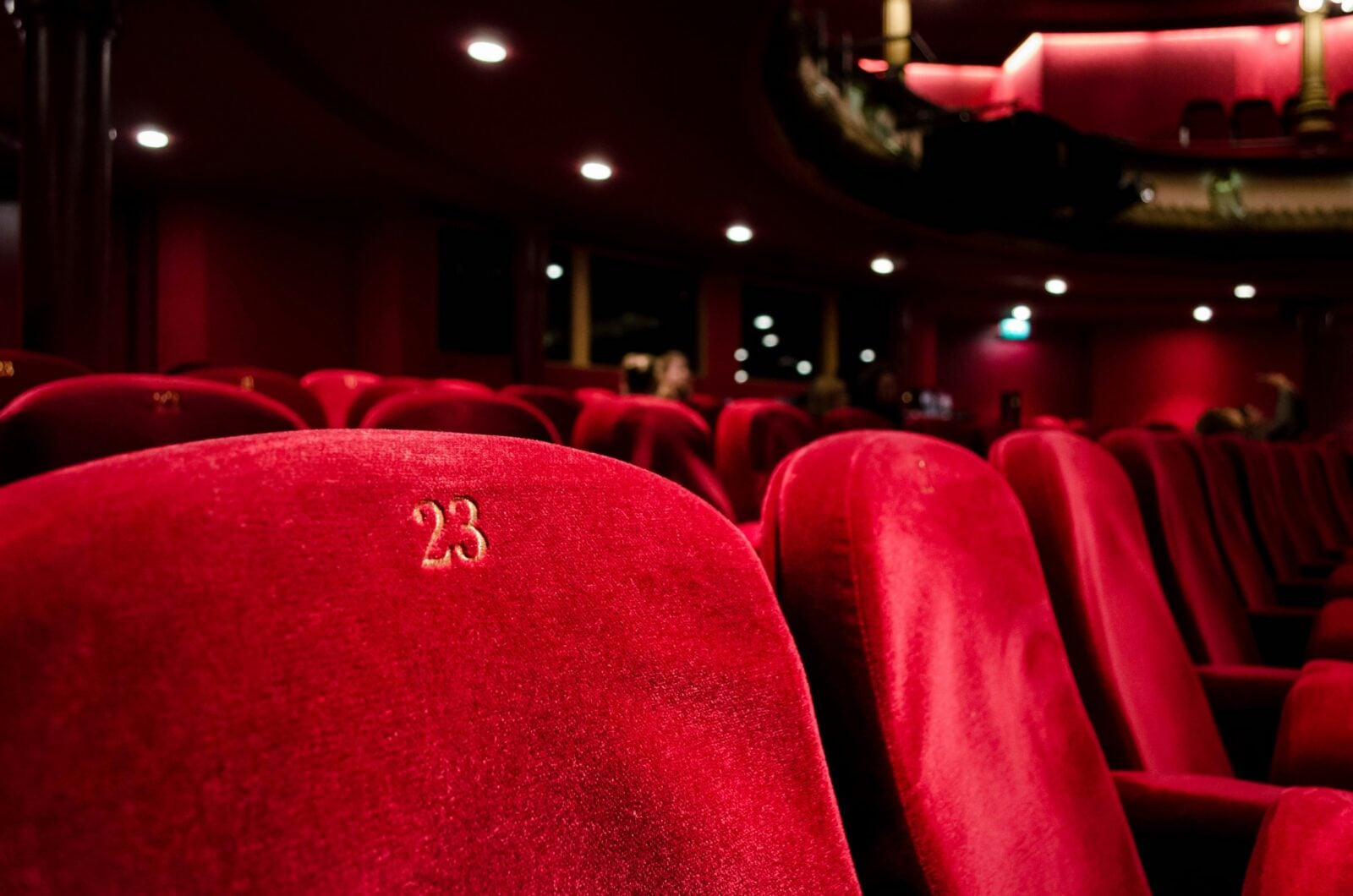 Zamiast nowej historii dostajemy nową etykietę. Widać, że Hollywood naprawdę wierzy w moc naklejek