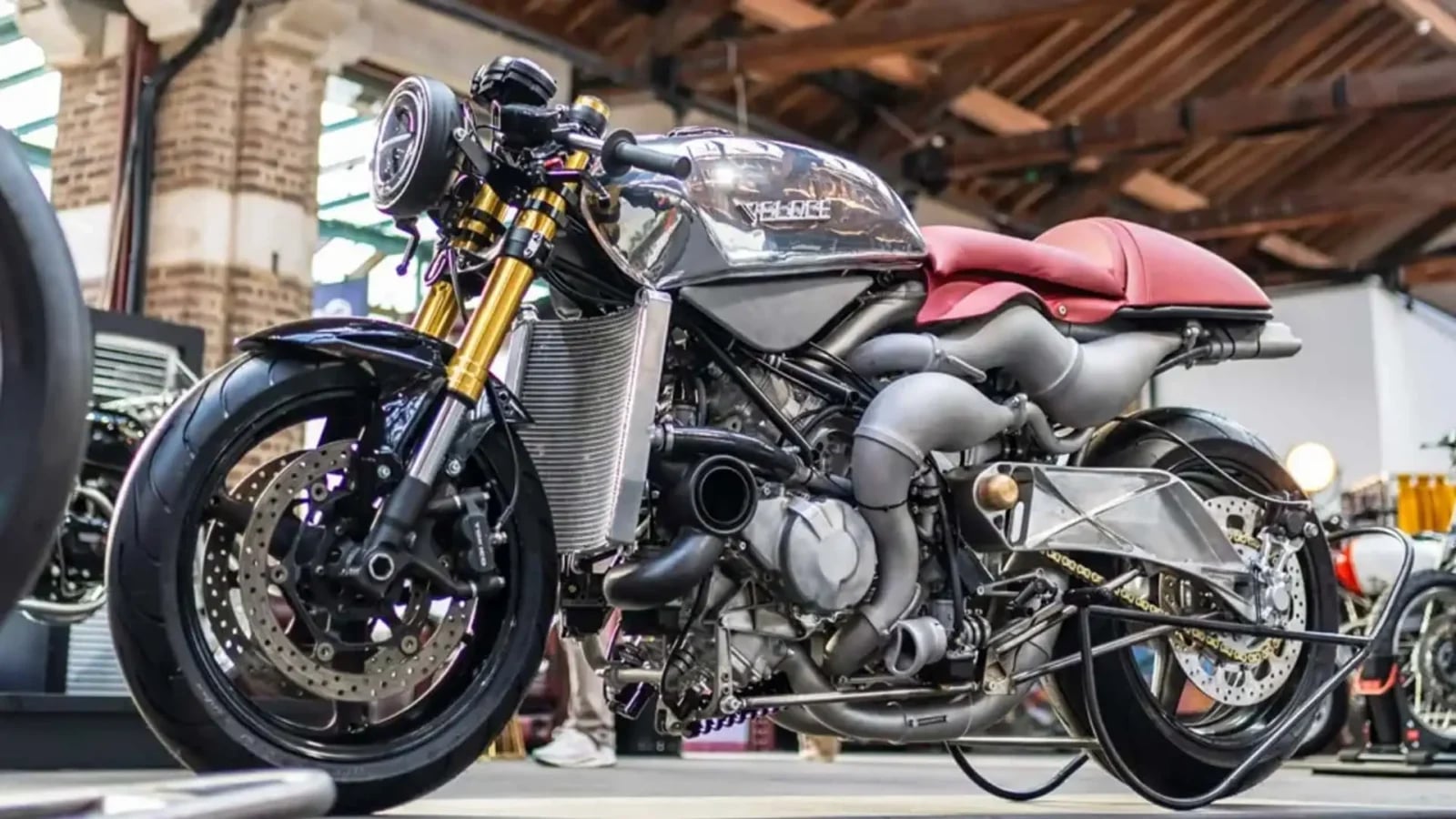 Aperion ma osiem wydechów i cel – przypomnieć, że motocykle nie muszą być rozsądne