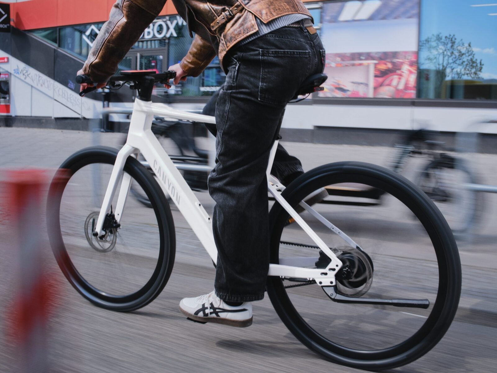 Bosch schował silnik w tylnej piaście. Miejski e-bike wreszcie może wyglądać normalnie