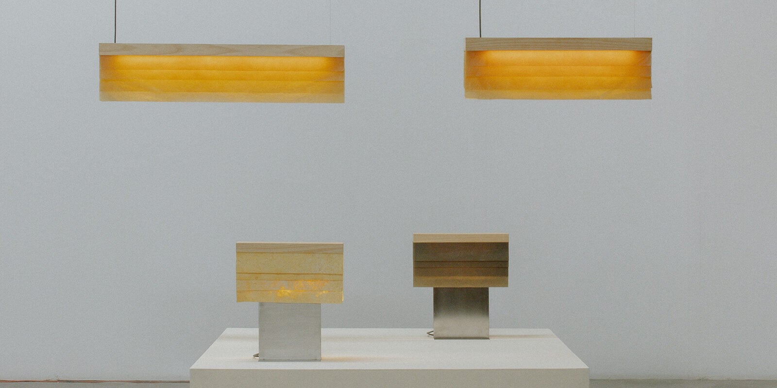 Ostatnio wszyscy kochają bakterie. Materiał do tych lamp dosłownie z nich wyhodowano i wyglądają obłędnie
