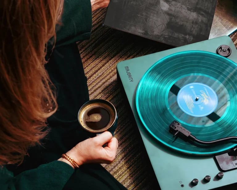 Gramofon w kolorze musztardy? Majority wreszcie wyrwało sprzęt audio z czarnej nudy