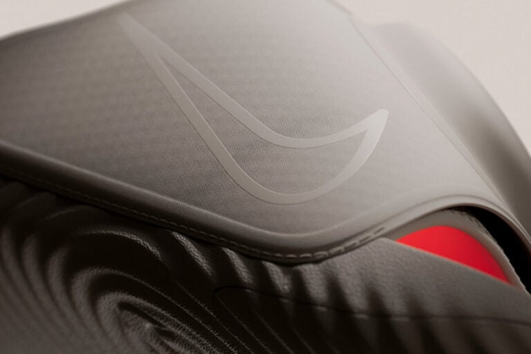 Nike zamieniło zwykłe klapki w gadżet do regeneracji. Cena skutecznie stawia na nogi