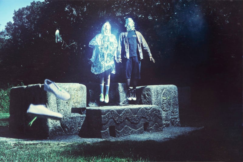 Converse mają nieziemską propozycję, która cię porwie jak UFO z sci-fi lat 70. Ten collab to cudo prostych rozwiązań