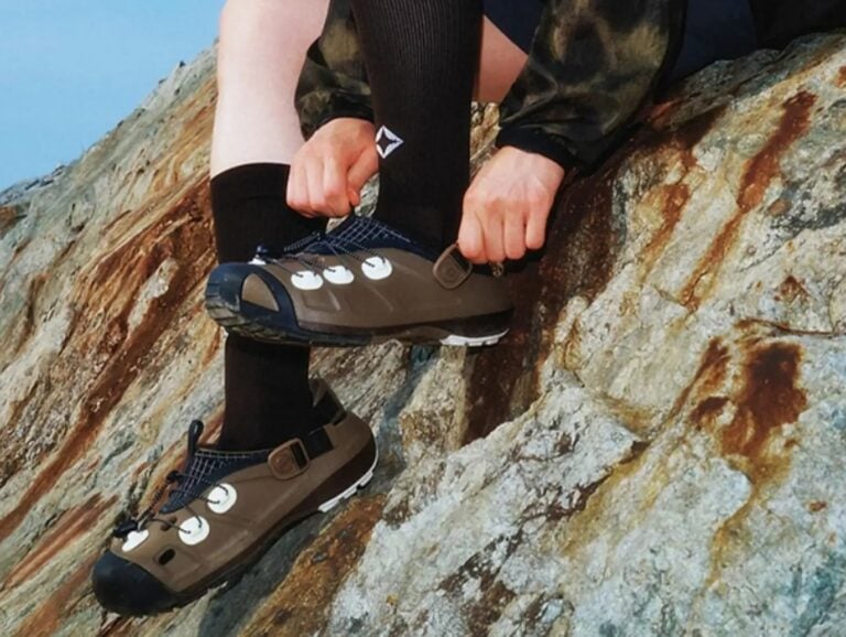 Styl, wygoda i funkcjonalność w terenie. Crocs znów zaskakuje współpracą