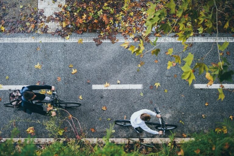 Ten rower sam wie, kiedy chcesz skręcić i nie pozwoli ci upaść