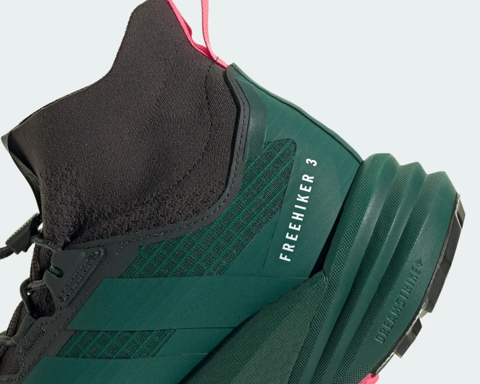 adidas zrobił buty trekkingowe, które aż proszą się o jesień. Zielony wygląda świetnie