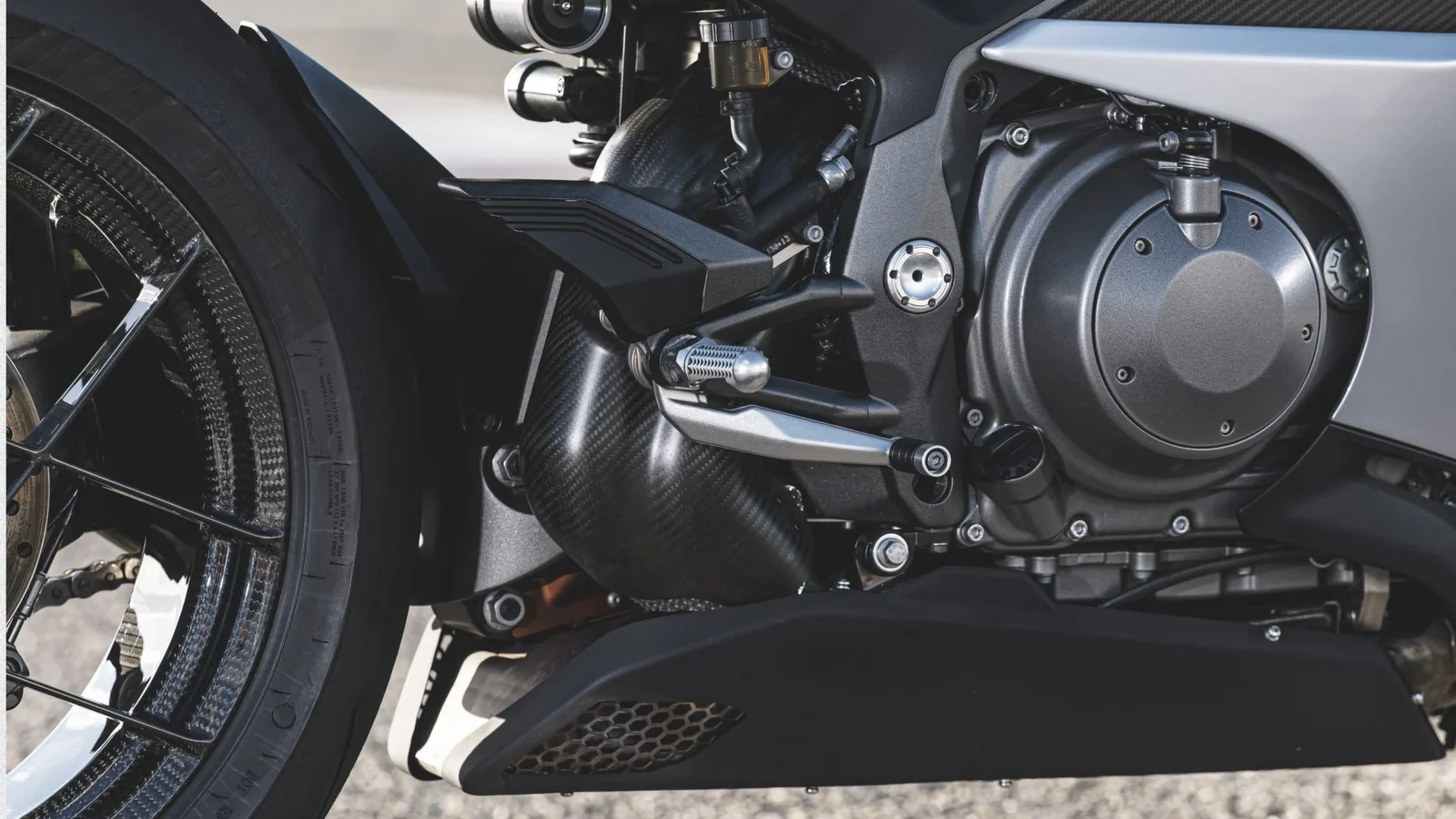 Ponad 200 KM i zaskakująco mało stylistycznego chaosu. Norton zdobywa ważną nagrodę