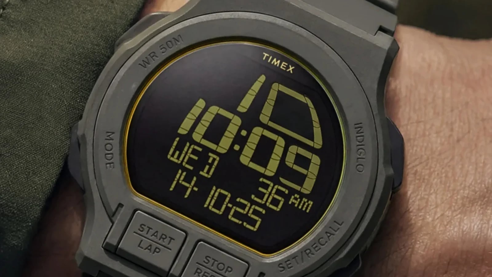 Ten Timex wygląda znajomo, choć nigdy wcześniej nie istniał. Genialna sztuczka z latami 80.