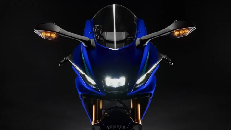 Yamaha R7 dostała technologię z R1. Takiego skoku jakościowego brakowało tej maszynie