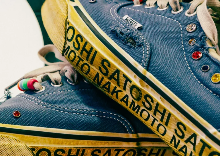 Perły, postrzępiony materiał i brudna podeszwa. Vans znalazł przepis na sneakersowy luksus