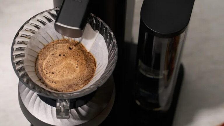 Przelew jak w kawiarni może się pojawić w twoim domu dzięku debiutowi zasłużonego producenta