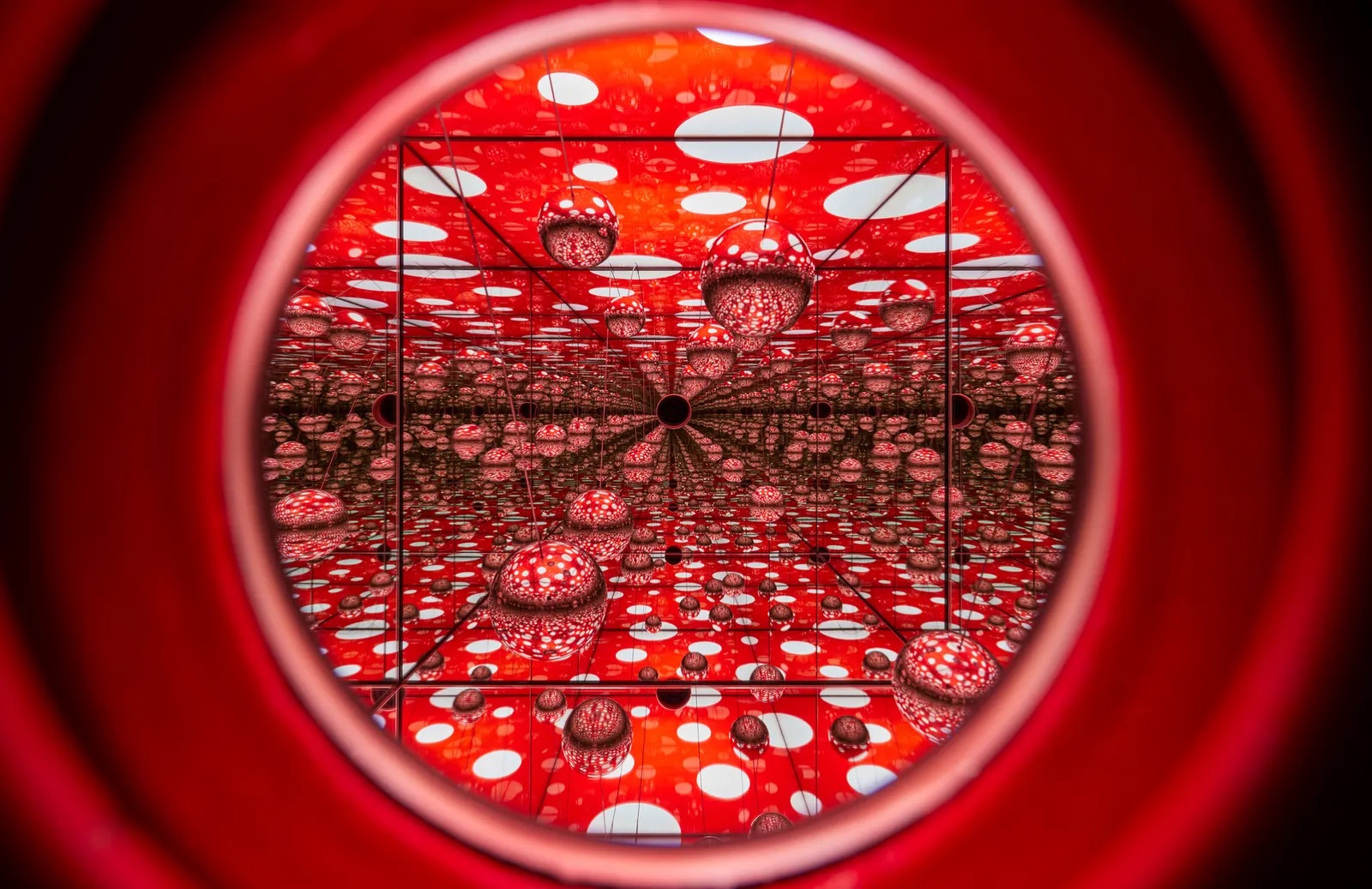 Zostawiła za sobą świat pełen kropek. Wciąż trudno uwierzyć, że Yayoi Kusama odeszła